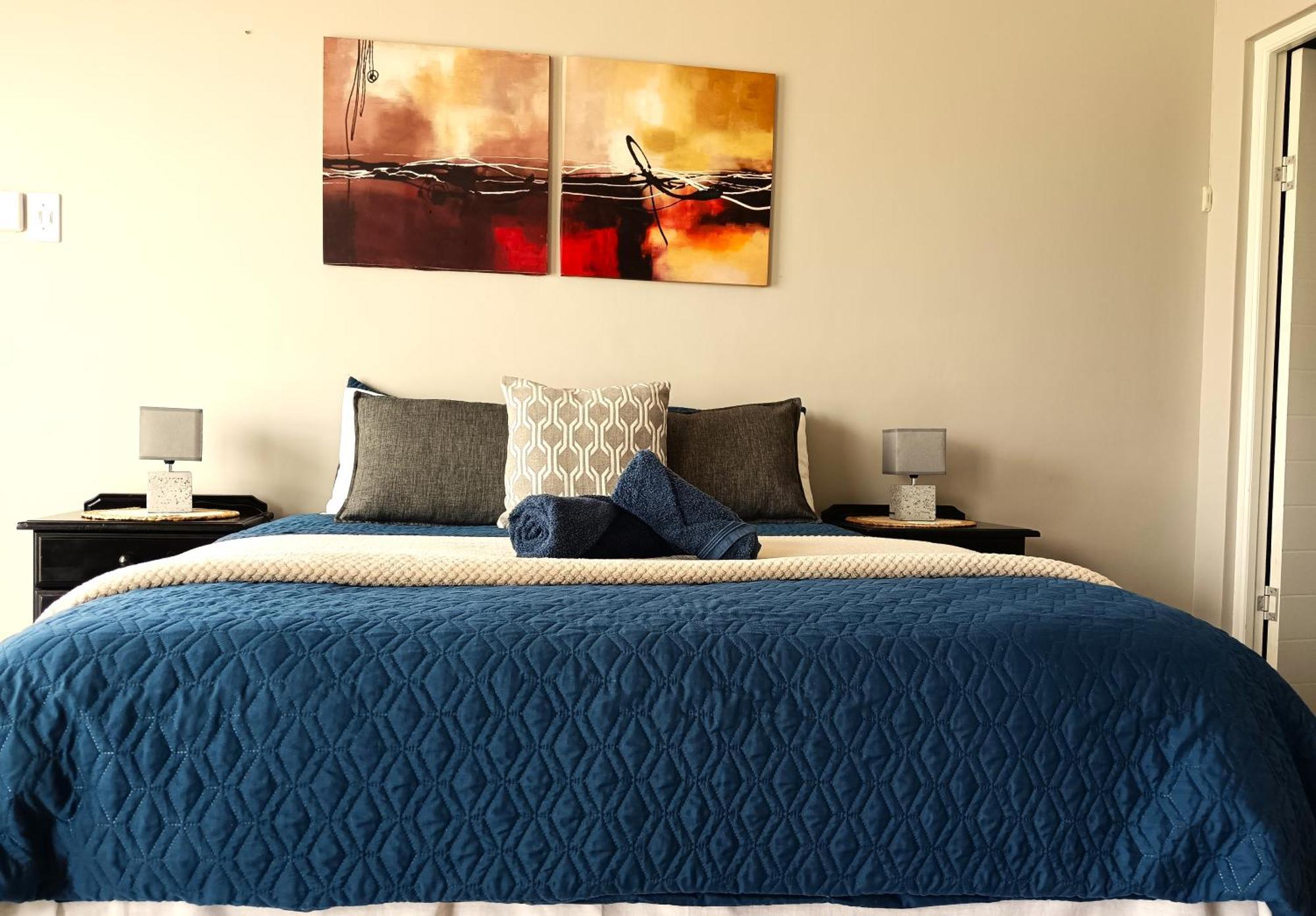 Quarto em Acomodações Particulares Silver Oaks Airbnb *